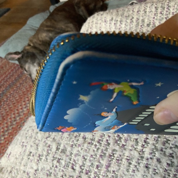 Retired Loungefly GLOW IN THE DARK Peter Pan and friends wallet. GUC - Picture 4 of 12